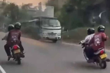 සමාජ මාධ්‍ය කැලඹු යතුරුපැදිකරු පොලිස් අත්අඩංගුවට