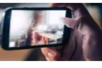 வீடியோ காலில் வந்த நிர்வாண பெண்.. நள்ளிரவில் எம்எல்ஏ செய்த காரியம்!