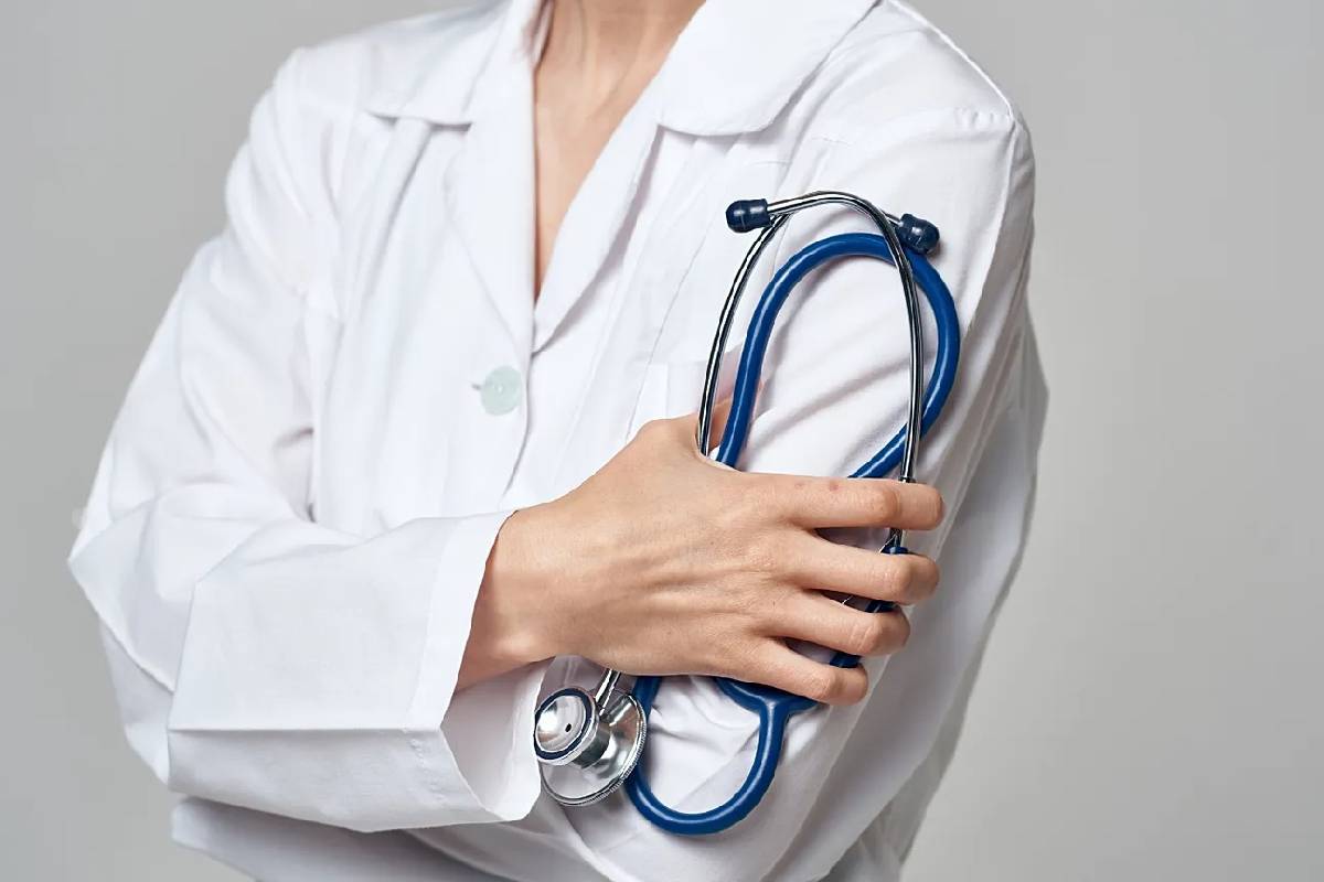 மருத்துவர் பற்றாக்குறையை எதிர்கொள்ளவிருக்கும் சுவிட்சர்லாந்து: பின்னணி | Swiss Facing Doctor Shortages Due To Retirement