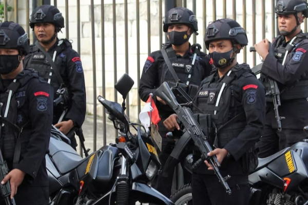 வெளிநாட்டில் அதிரடி காட்டிய இலங்கை பொலிஸார் - சினிமா பாணியில் சிக்கிய குற்றவாளிகள் | Technical Operation To Arrest Sri Lankan Criminals
