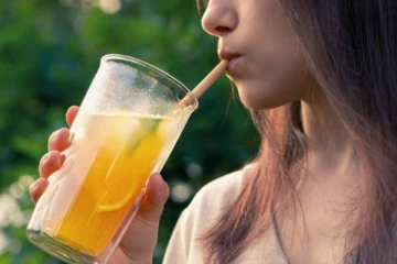 வாடகை வேனில் பயணித்த வெளிநாட்டு பெண்ணுக்கு காத்திருந்த அதிர்ச்சி!