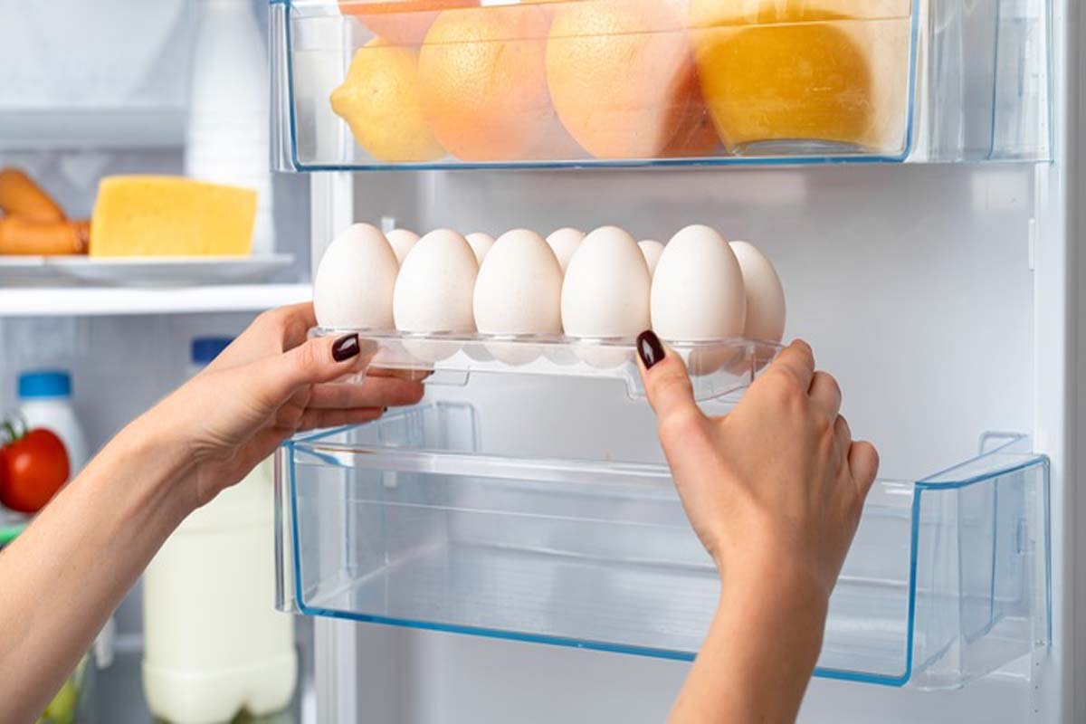 வேக வைத்த முட்டையை ப்ரிட்ஜில் எத்தனை நாட்கள் வைக்கலாம்? கட்டாயம் தெரிஞ்சிக்கோங்க | Boiled Eggs Store In The Fridge Very Danger Health