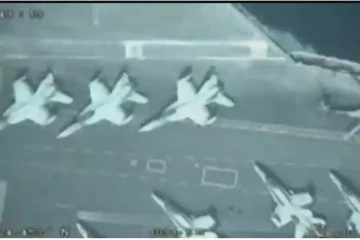 ஏகப்பட்ட விமானங்களுடன் பாரசீக வளைகுடாவில் அமெரிக்க போர் கப்பல்! வீடியோ ஆதரத்தை வெளியிட்ட பகிரங்க எச்சரிக்கை விடுத்த ஈரான்