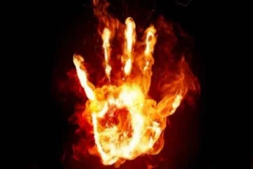 பரபரப்பான சாலையில் உயிருடன் எரிந்து சாம்பலான நபர்: அதிர்ச்சி பின்னணி