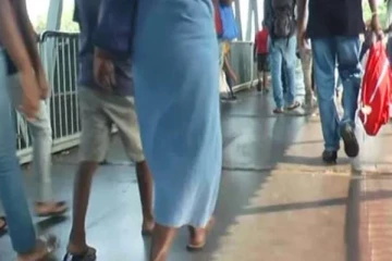 உயிர் பயத்தில் கோட்டை மேம்பாலத்தில் பயணிக்கும் மக்கள்!