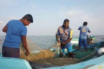 இந்திய இழுவை மடி படகுகளால் இலங்கை கடற்றொழிலாளர்களின் 20 வலைகள் நாசம்