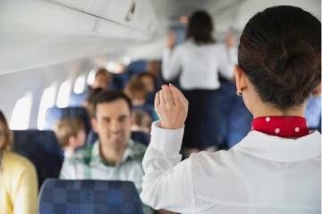 விமான பணிப்பெண்ணிடம் பாலியல் சீண்டல் - முதியவர் கொடுமை!