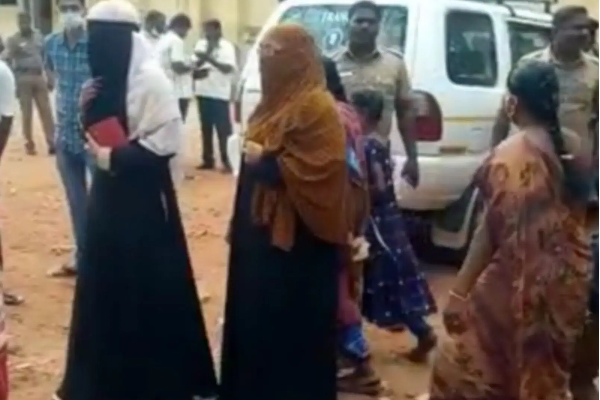 மேலூர் நகராட்சியில் ஹிஜாப் விவகாரம்  - மாநில தேர்தல் ஆணையர் பரபரப்பு பேட்டி - தமிழ்நாடு