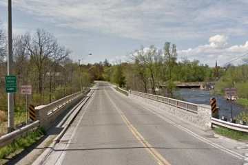 பாலத்தின் மீதிருந்து ஆற்றில் குதித்த சிறுவன்: ஒன்ராறியோவில் பரிதாப சம்பவம்