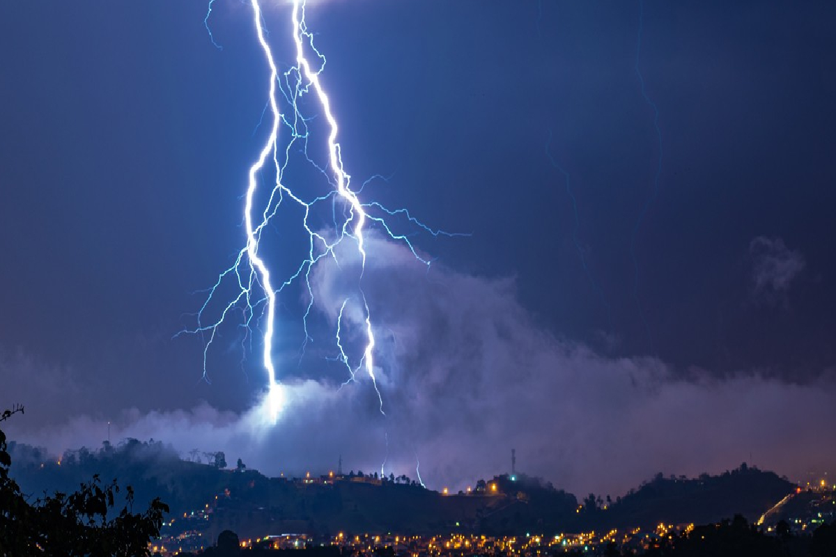 பலத்த மின்னல் குறித்து அம்பர் எச்சரிக்கை | Amber Warning Issued For Severe Lightning