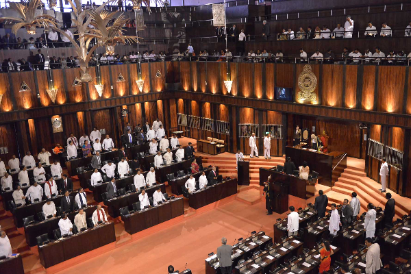 அடுத்தடுத்து வெடிக்கும் போராட்டம் : இன்று கூடும் இலங்கை நாடாளுமன்றம் | The Sri Lankan Parliament Today Amid A Severe