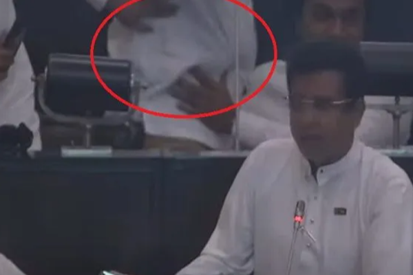 சிறிலங்கா நாடாளுமன்றில் ஏற்பட்ட கைகலப்பு- சபாநாயகரின் உடனடி நடவடிக்கை! - ஐபிசி தமிழ்