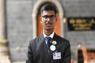 ரூ.50 லட்சம் சம்பளம்... பலரையும் வியந்து பாராட்ட வைத்த மாணவன்