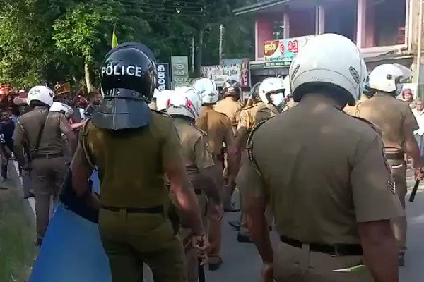 றம்புக்கண துப்பாக்கிச் சூட்டுக்கு அனுமதி வழங்கியவர் புதிய போக்குவரத்து அமைச்சரே! - ஐபிசி தமிழ்