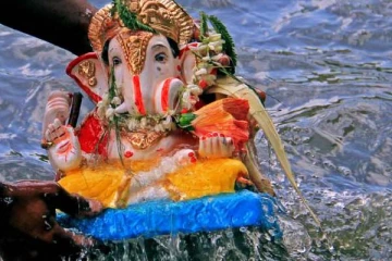 4 லட்சம் மதிப்புள்ள தங்க சங்கிலியுடன் விநாயகர் சிலையை கரைத்த தம்பதியினர்! பின்னர் நடந்தது?