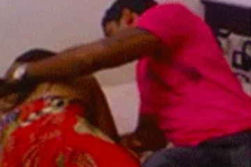 19 හැවිරිදි තරුණියක් තරුණයන් දෙදෙනෙක් විසින් බලෙන් උස්සගෙන ගිහින් කරපු වැඩේ මාට්ටු වෙයි..