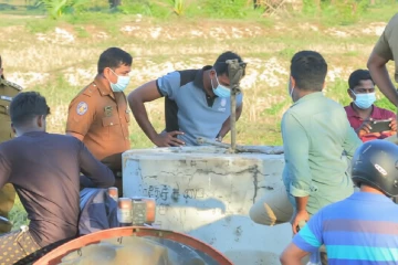 පේපර් කටර් එකක් අරන් නගින්නේ ඇයි කියලා මම අහද්දි...මඩකලපුවේ දිවි බේරාගත් කාන්තාවගෙන් පාපොච්චාරණයක්