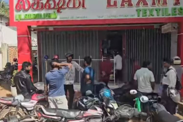 கிளிநொச்சி கனகபுரம் பகுதியில் ஏழு கடைகளில் திருட்டு | Robbery At Seven Shops In Kilinochchi கிளிநொச்சி கனகபுரம் பகுதியில் ஏழு கடைகளில் திருட்டு | Robbery At Seven Shops In Kilinochchi