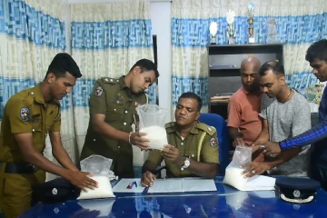 புத்தளத்தில் கைப்பற்றப்பட்ட பெருமளவிளான ஐஸ் போதைப்பொருள்: இந்திய நபர் உட்பட 8 பேர் கைது(Photos)