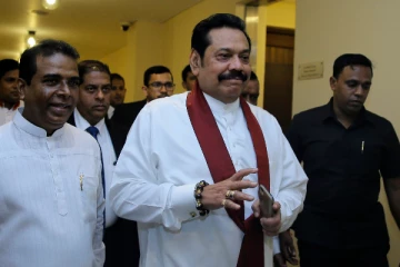 மகிந்த பிரதமர் பதவியை துறந்தால் அடுத்த பிரதமர் யார்? புதிய பிரதமர் தொடர்பில் முன்வைக்கப்பட்டுள்ள யோசனை