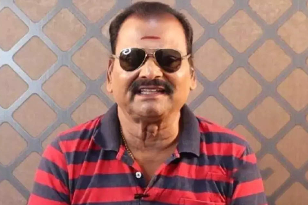 வெளிச்சத்துக்கு வந்த பயில்வான் அந்தரங்க காதல்.. ஷகிலா கொடுத்த ஷாக் டிரீட்மெண்ட்.. | Three Popular Actress Fell In Love With Bayilvan