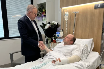 போண்டி கடற்கரை அசம்பாவிதம்; மடக்கி பிடித்தவரை நேரில் சென்று பாராட்டிய பிரதமர்!