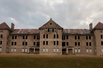 அமானுஷ்யம் நிறைந்த மனநல மருத்துவமனை!