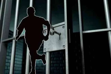 அநுராதபுரம் திறந்தவெளி சிறைச்சாலையில் இரு கைதிகள் தப்பியோட்டம்!