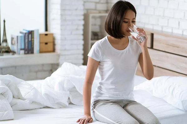 காலையில் வெறும் வயிற்றில் தண்ணீர்   குடிப்பவரா நீங்கள்;  கிடைக்கும் நன்மைகள்! | You Drink Water On An Empty Stomach Morning