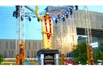 தமிழக முன்னாள் முதலமைச்சர் கலைஞர் கருணாநிதியின் சிலையை திறந்து வைத்தார் குடியரசு துணைத்தலைவர்!