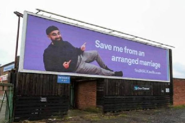 லண்டனில் பரபரப்பை ஏற்படுத்திய இளைஞனின் விளம்பரப் பலகை! இணையத்தில் வைரல் | United Kingdom London Marriage Advertising லண்டனில் பரபரப்பை ஏற்படுத்திய இளைஞனின் விளம்பரப் பலகை! இணையத்தில் வைரல் | United Kingdom London Marriage Advertising