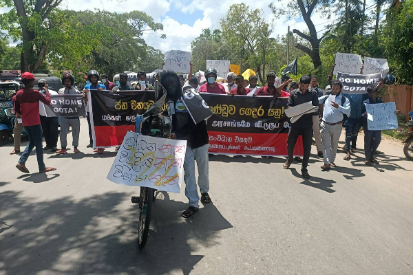 வடக்கு - கிழக்கில் அரசாங்கத்துக்கு எதிர்ப்பு தெரிவித்து பாரிய போராட்டங்கள் முன்னெடுப்பு (Photos) | Mass Protests Against The Government In North East