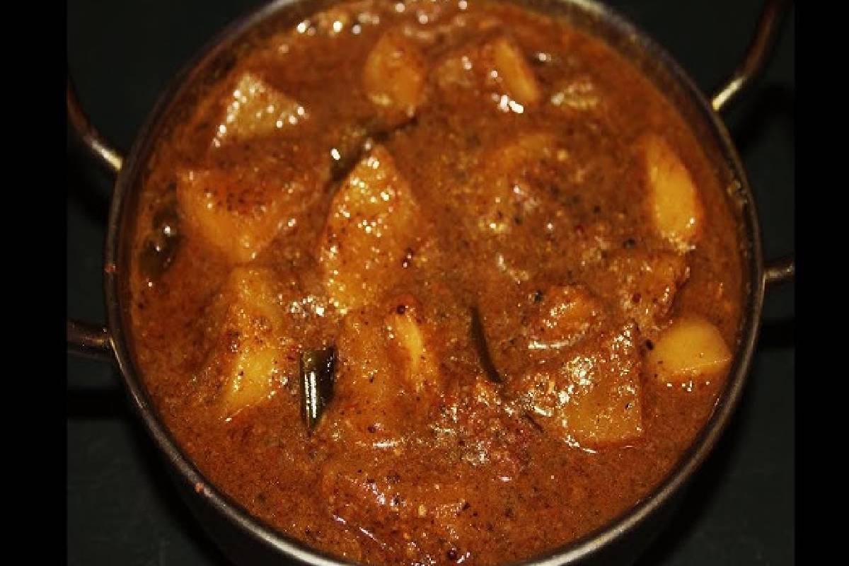 அசைவத்துக்கே டஃப் கொடுக்கும் அசத்தல் சுவையில் உருளைக்கிழங்கு குழம்பு... பண்ணலாமா? | Tasty And Healthy Potato Curry Recipe For Chapati அசைவத்துக்கே டஃப் கொடுக்கும் அசத்தல் சுவையில் உருளைக்கிழங்கு குழம்பு... பண்ணலாமா? | Tasty And Healthy Potato Curry Recipe For Chapati