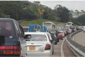 12 மணித்தியாலங்களில் இலங்கையின் நெடுஞ்சாலைகளில் பல லட்சம் வருமானம்