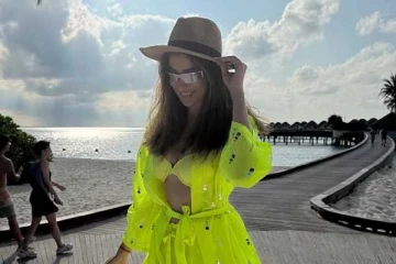 டூபீஸ் ஆடையில் நடிகை ராய் லட்சுமி!! மாலத்தீவு அவுட்டிங் புகைப்படங்கள்..