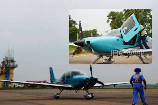 யாழ் பலாலி விமான நிலையத்தில் தரையிறங்கிய சிறிய விமானம் | Small Plane Lands At Jaffna International Airport யாழ் பலாலி விமான நிலையத்தில் தரையிறங்கிய சிறிய விமானம் | Small Plane Lands At Jaffna International Airport