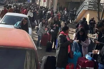 உக்ரைனில் இருந்து 28 மணி நேரம் காரில் பயணித்த இந்திய மாணவிகள்!