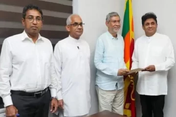 அன்று மகிந்தவின் சகா இன்று  சஜித்தின் ஆலோசகர்: கடுமையாக எதிர்க்கும் ஐ. மக்கள் சக்தியின் எம்.பிக்கள்