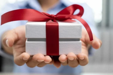 லொத்தர் பணப் பரிசால் ஏமாந்த பலர்; பெண்ணுடன் சிக்கிய நபர்