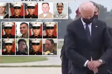 ஆப்கன் குண்டு வெடிப்பில் கொல்லப்பட்ட அமெரிக்க வீரர்களின் அஞ்சலி நிகழ்ச்சியில் அதிபர் செய்த மோசமான செயல்