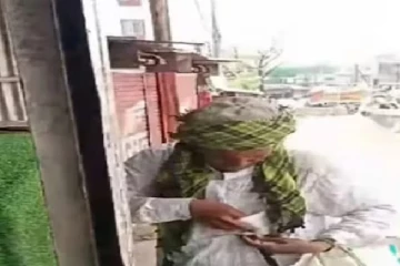 பகலில் பிச்சைக்காரன்.. இரவில் இப்படியா? கொந்தளிக்க வைத்த வீடியோ!