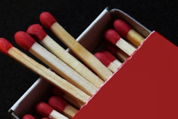 தமிழ்நாட்டில் தீப்பெட்டி விலை இன்று முதல் உயர்வு  : எவ்வுளவு தெரியுமா?