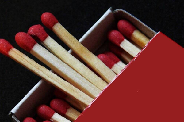 தமிழ்நாட்டில் தீப்பெட்டி விலை இன்று முதல் உயர்வு  : எவ்வுளவு தெரியுமா? - தமிழ்நாடு