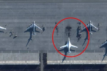 புடினுக்கு பலத்த நெருக்கடி…ரஷ்ய விமான தளத்தில் உக்ரைன் ட்ரோன் தாக்குதல்:செயற்கைக்கோள் புகைப்படம்