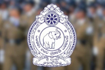 பொலிஸ் அதிகாரி மீது கொலைவெறித் தாக்குதல் ; ஆயுதமேந்திய குழு அட்டகாசம்