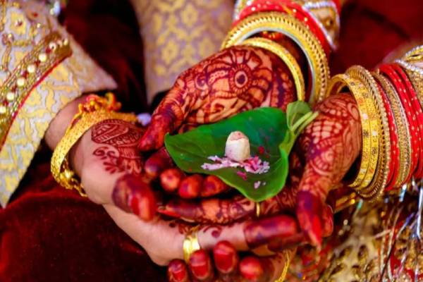 30 வயதாகியும் திருமணம் ஆகலையா? இந்த வருடம் முடியும் முன் கெட்டிமேள சத்தம் கேட்கும் ராசிகள் | Marriage Yoga 2025 Predictions Zodiac Signs