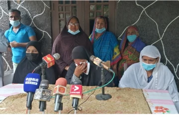 தீவு ஒன்றில் சிக்கியுள்ள காணாமல் போன மீனவர்கள் : டக்ளஸ் மீது குற்றச்சாட்டு (Photo)