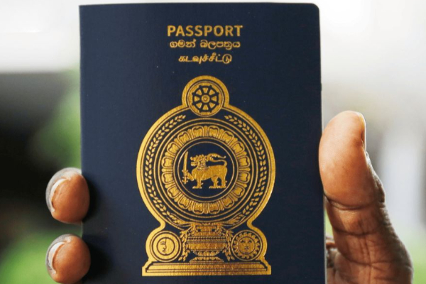 வெளிநாட்டுக்கு அனுப்புவதாக ஏமாற்றிய முகவரை சுற்றிவளைத்து பிடித்த பொலிஸார் | Man Arrested For Cheating People