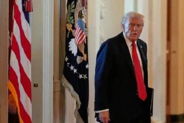 ட்ரம்பிற்கு விழுந்த பேரிடி ; முடங்கிக் கிடக்கும் அமெரிக்க அரசு