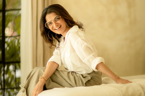 விருதோடு ஆடை மாற்றும் வீடியோவை வெளியிட்ட டிடி.. கலாய்த்து தள்ளும் நெட்டிசன்கள்.. | Anchot Dd Latest Video Post Viral